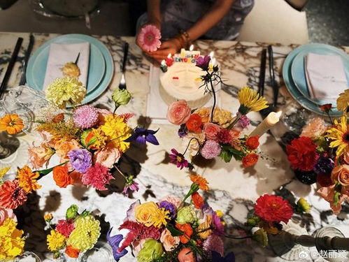 10月16日,趙麗穎曬照慶祝36歲生日,穿苗族服裝嬌俏靈動(dòng)